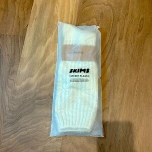 Skims slouch socks, color:bone, size 8+, knit